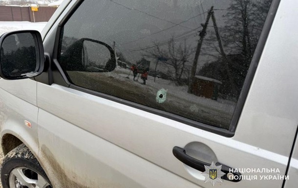 Під Львовом обстріляли мікроавтобус ТЦК