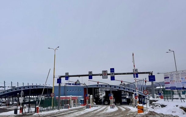 Новый пешеходный переход открыли на границе со Словакией