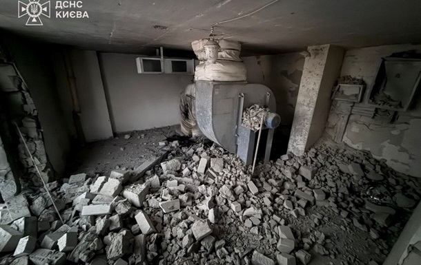 В Киеве обломки БПЛА упали на жилой дом