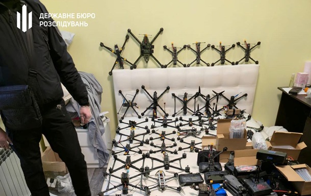 На Донбасі у військового вилучили понад 500 дронів