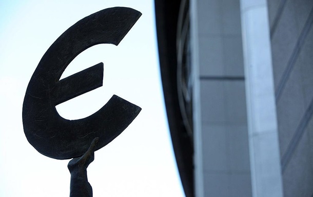 Евро обновило исторический максимум в Украине