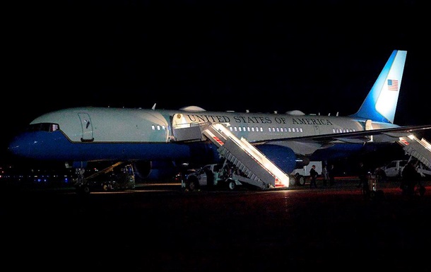 В самолёте Трампа возникли технические проблемы по пути к Давосу - СМИ