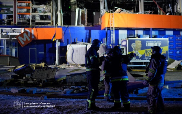 РФ атаковала Запорожье: разрушен Эпицентр