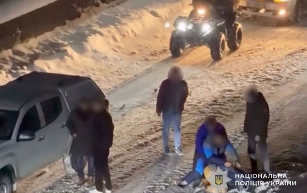 На Тернопільщині двоє молодиків побили військового після ДТП