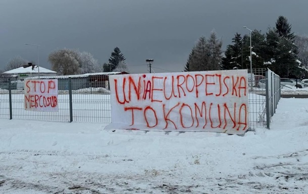 Польские фермеры проводят протест на границе с Украиной