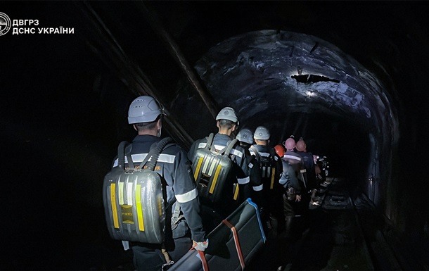 У Кривому Розі рятувальники підняли на поверхню працівників двох шахт