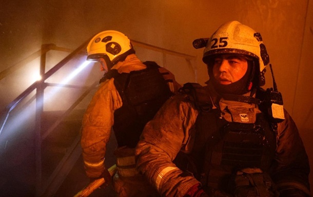 Вибухи у Харкові: горить квартира, суне ще група БпЛА