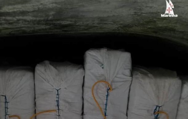 Португалия перехватила подводную лодку с рекордным количеством наркотиков