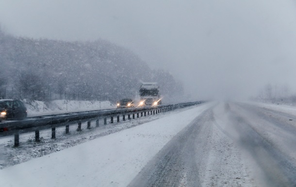 Ледяной дождь и ветер усложнили ситуацию на дорогах Херсонщины