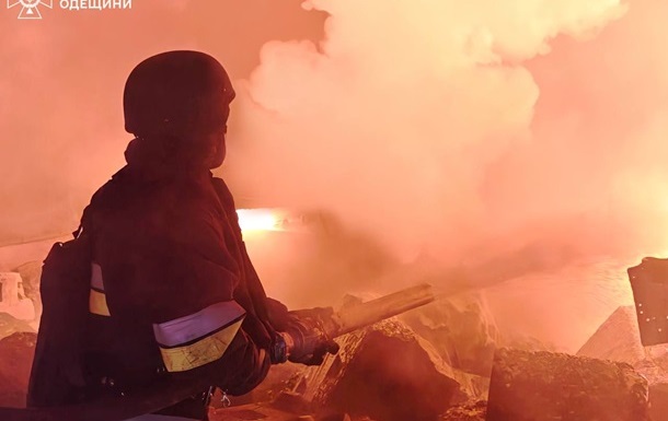 Одесу масовано атакують  шахеди : лунають вибухи