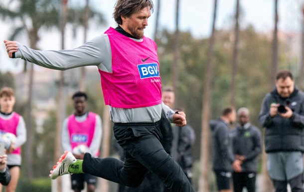 Усик появился на поле в матче Полесье - Ванкувер