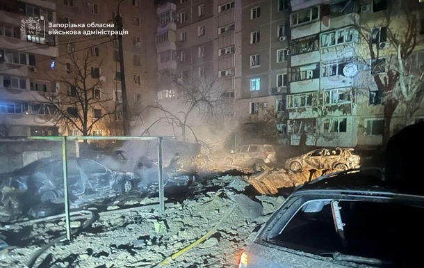Атака на Запорожье: повреждены 12 домов и десятки автомобилей