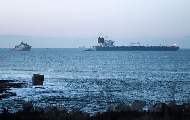 Второй российский теневой танкер потерял управление в Средиземном море