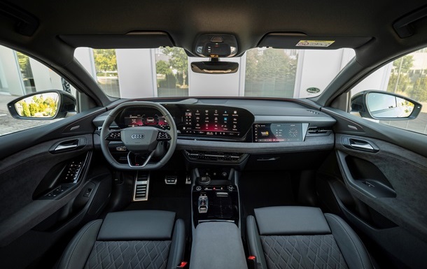 Головний дизайнер Audi хоче відмовитися від великих екранів у авто