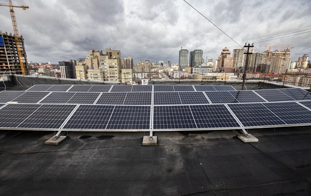 В Украине упростили правила установки солнечных электростанций на крышах