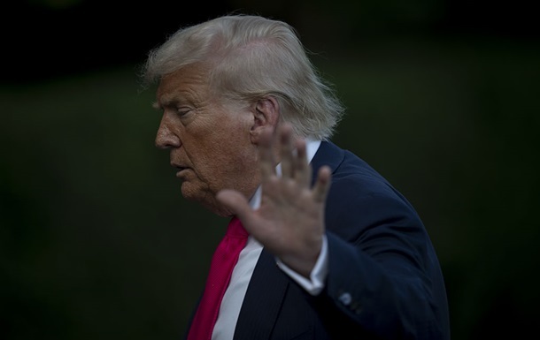 Американцы все меньше поддерживают Трампа - соцопрос