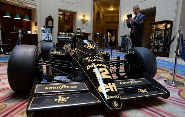 Болид 40-летней давности, объезженный Сенной, уйдет с молотка