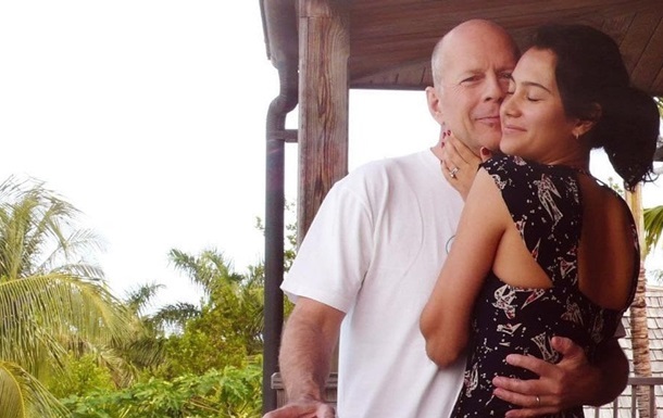 Эмма Хеминг рассказала, как общается с Брюсом Уиллисом после его переезда