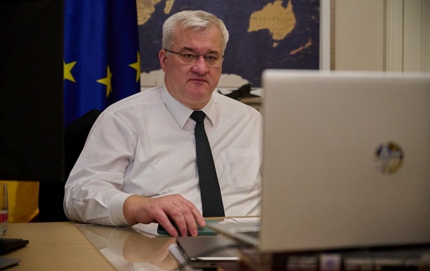  Моральные дегенераты : Сибига раскритиковал президента ФИФА