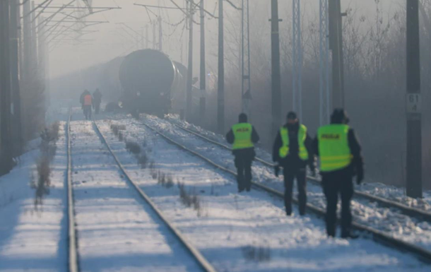 В Польше с пути, ведущего в Украину, сошел с рельсов грузовой поезд
