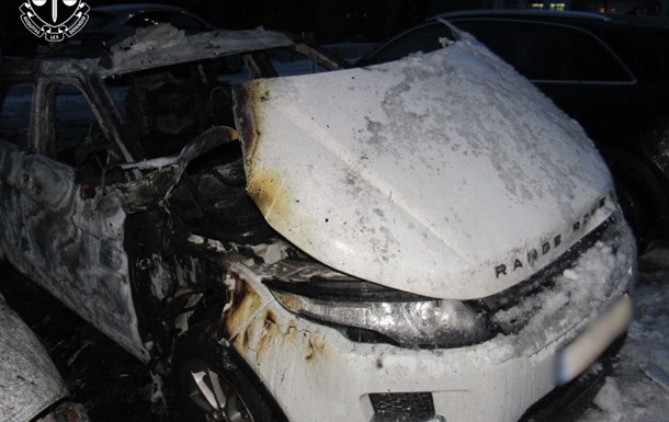 Затримано паліїв, які на замовлення нищили елітні авто у Києві
