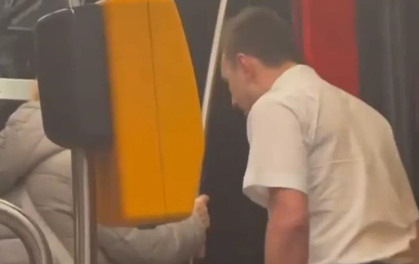 В Чехии наказали водителя трамвая, который выгнал из салона украинцев