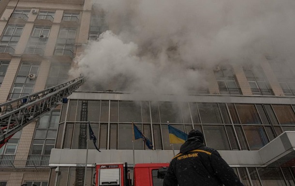 В центре Киева вспыхнул пожар в гостинице