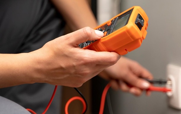 Как измерить напряжение в розетке в домашних условиях