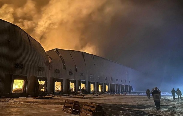 В Киевской области горят склады Рошен - соцсети