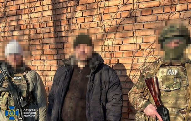 Сдавали позиции ВСУ: четверо псевдоблогеров получили подозрения