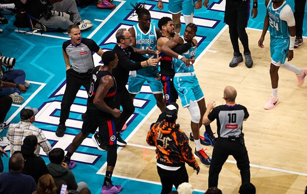 Горячая ночь в НБА: в двух матчах вспыхнули драки