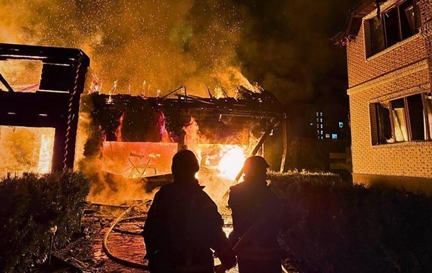 Россияне повредили два предприятия в Киевской области