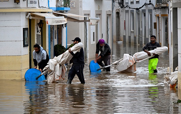 У Португалії через повені обвалилася частина ключової автомагістралі