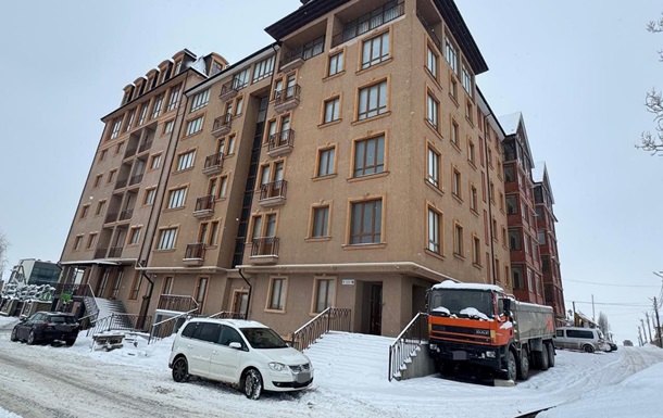 На Буковині рятувальникам  подарували  квартири без стелі, води та газу