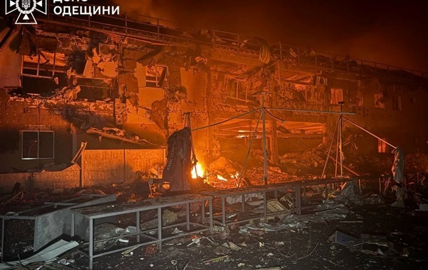 Армія РФ атакувала будинки, енергетику, порт, промисловість Одещини