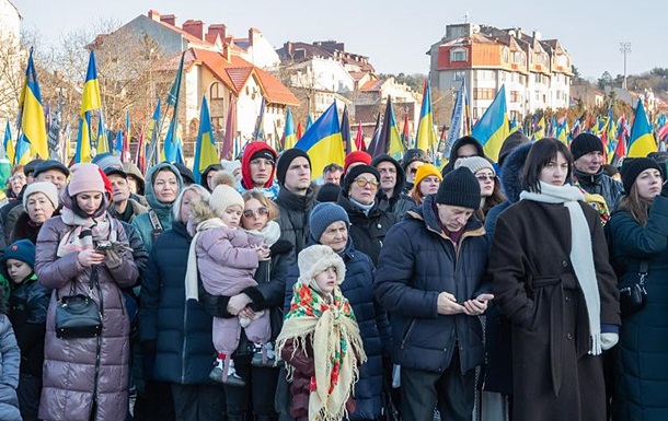 Среди украинцев выросла вера в победу над РФ - опрос