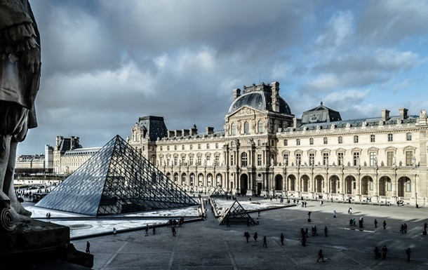 Задержаны подозреваемые в мошенничестве на миллионы с билетами в Лувр