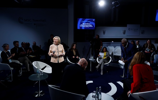 Хиллари Клинтон назвала поведение Трампа в отношении Украины  позорным 