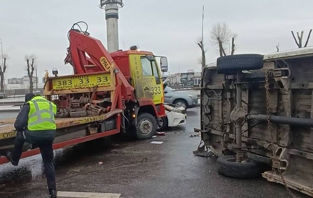 Масштабна ДТП в Києві: пошкоджені шість авто