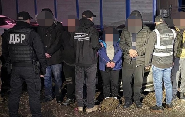 Викрито схему переправлення ухилянтів через гірські стежки до Румунії