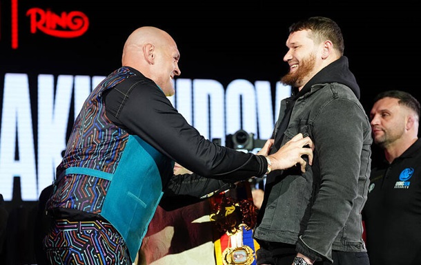 Ф’юрі та Махмудов вперше зустрілися у битві поглядів