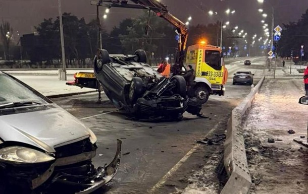 Травми і ДТП: комунальникам дев яти районів Києва оголосили про підозри