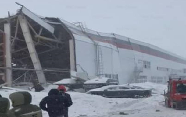 В РФ обвалився дах на автозаводі: є потерпілі