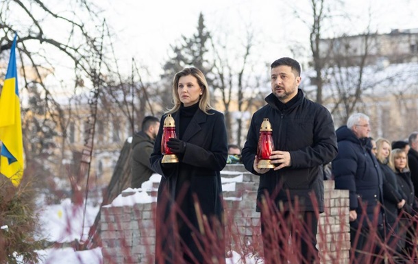 Президент почтил память героев Небесной Сотни