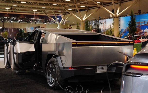 Tesla представила самый дешевый вариант Cybertruck