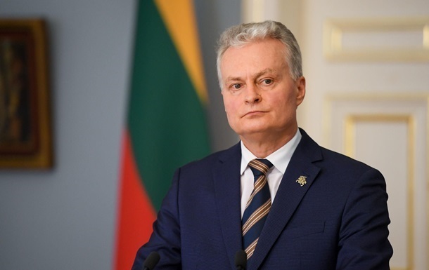Президента Литвы выписали из больницы после операции