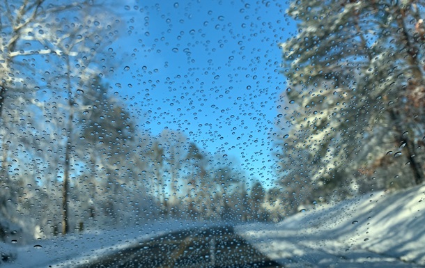 Сніг, дощ і ожеледиця: синоптики про погоду в Україні