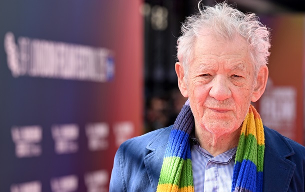 Иэн Маккеллен прочитал стихотворение украинского военного