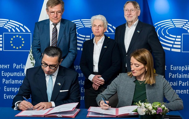 В ЕП подписали кредит для Украины на 90 млрд евро