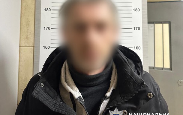 Работники автомойки в Киеве обокрали клиентку во время тревоги